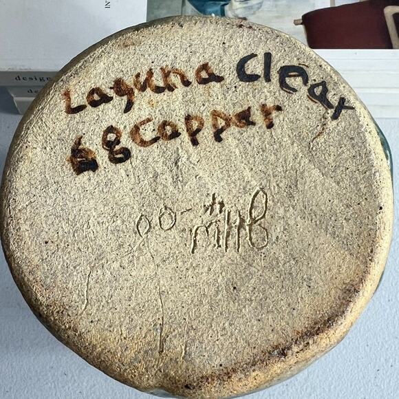 Studio Art Pottery Vase 7" Green Glossy Finish Hand Turned Signed - Picture 8 of 10